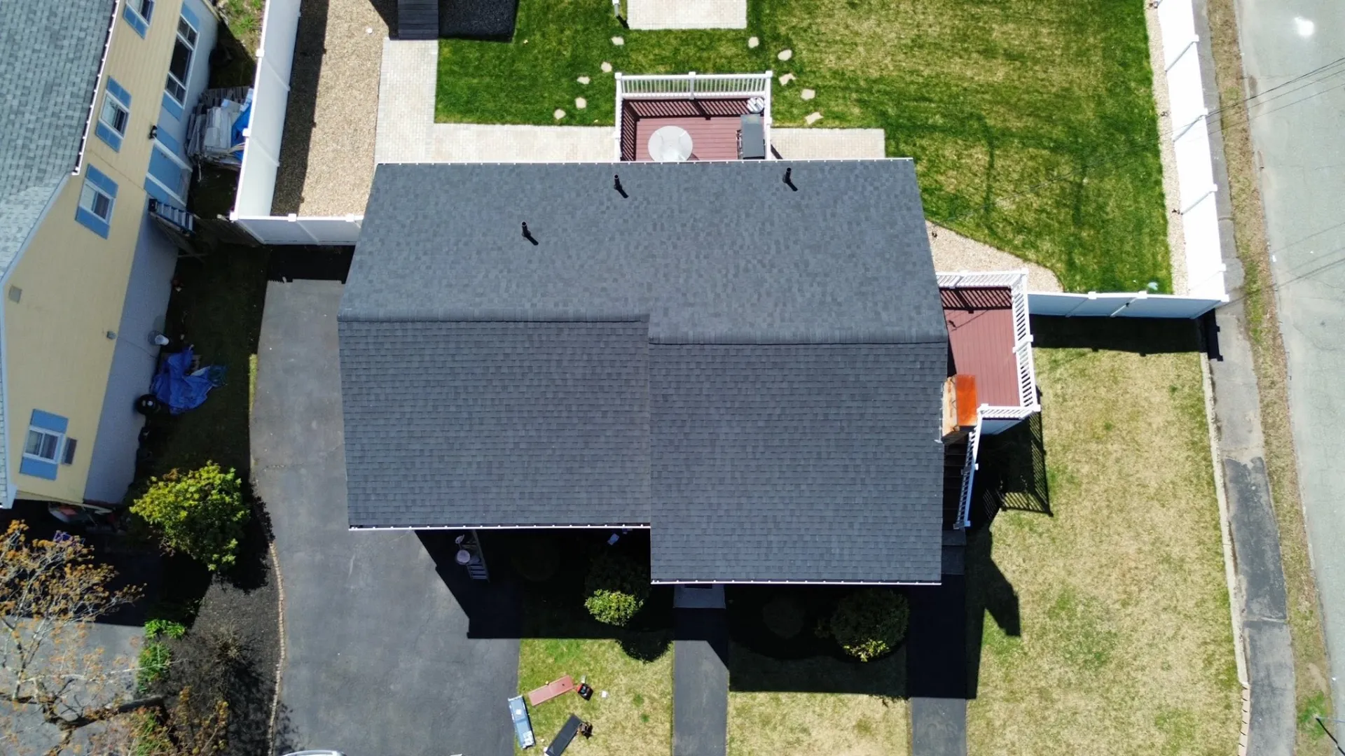 Seamless gutters installation